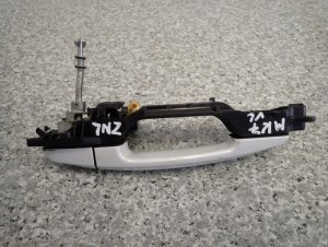 SUZUKI SWIFT 10- MK7 KLAMKA PRZEDNIA LEWA ZNL 6/6 MINIATURA