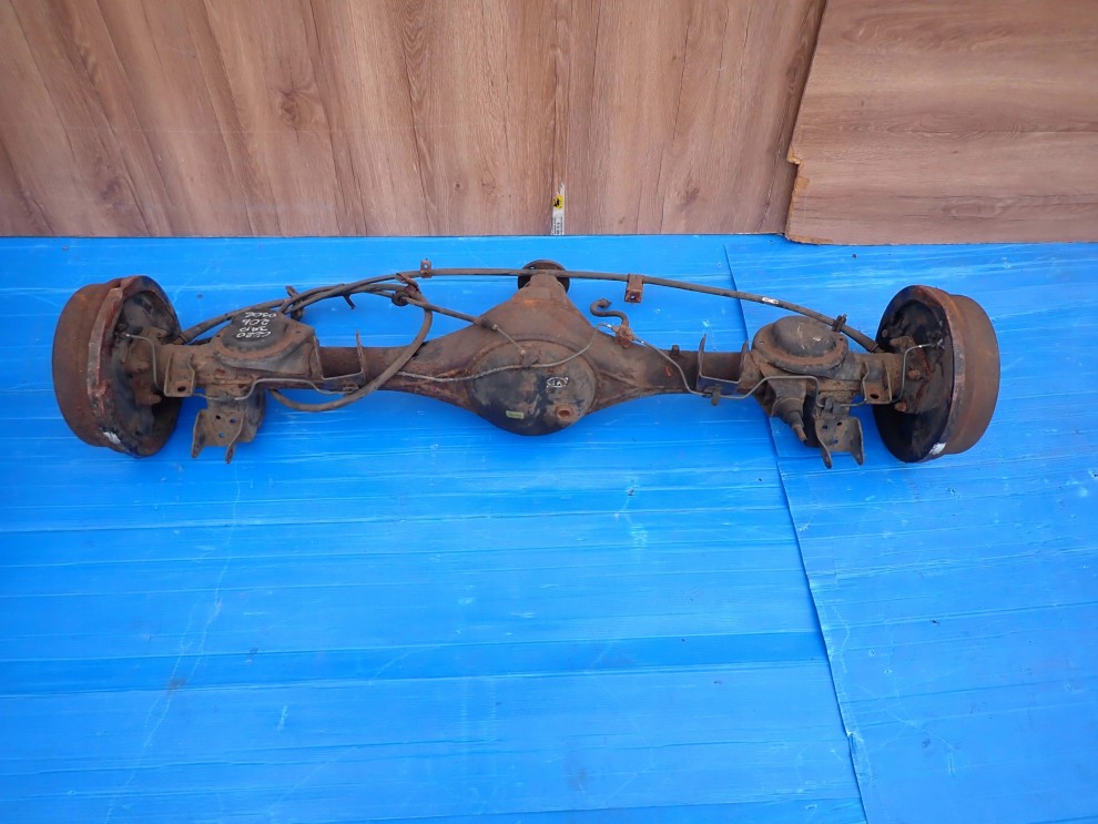 NISSAN VANETTE 2,0 BENZYNA MOST NAPĘDOWY TYŁ 1/9