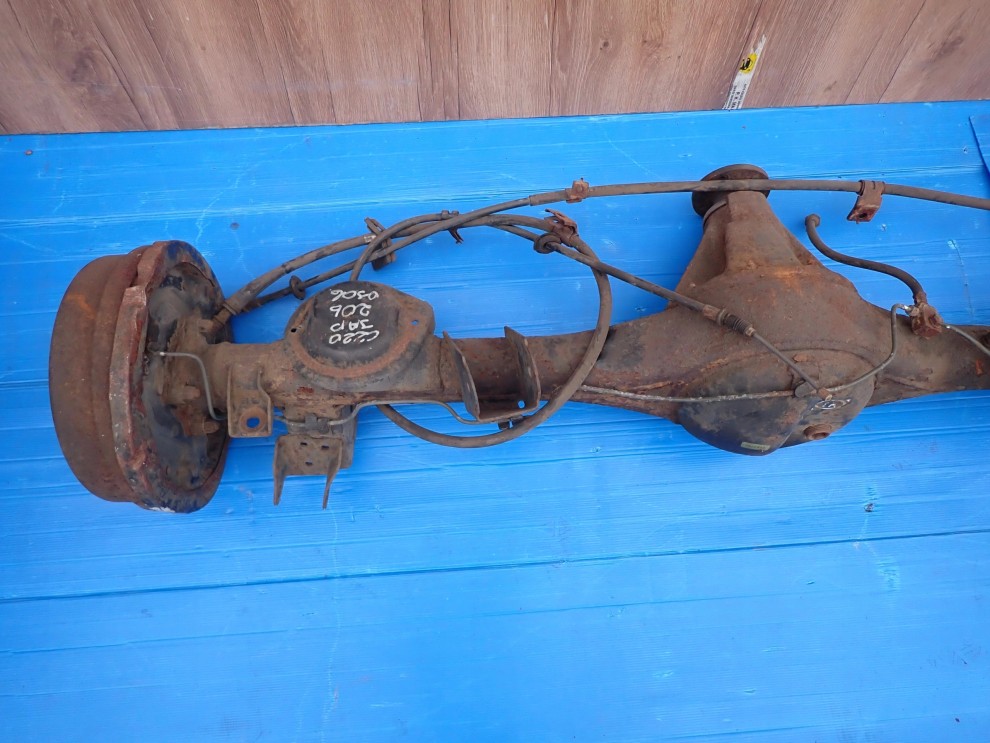 NISSAN VANETTE 2,0 BENZYNA MOST NAPĘDOWY TYŁ 2/9