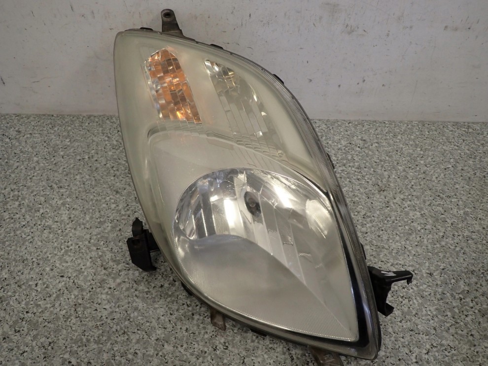 YARIS II 06-09 LAMPA PRZEDNIA PRAWA REFLEKTOR EU 2/11