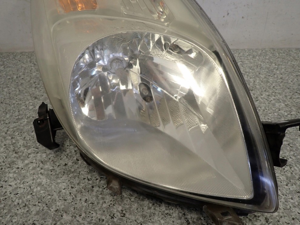 YARIS II 06-09 LAMPA PRZEDNIA PRAWA REFLEKTOR EU 3/11