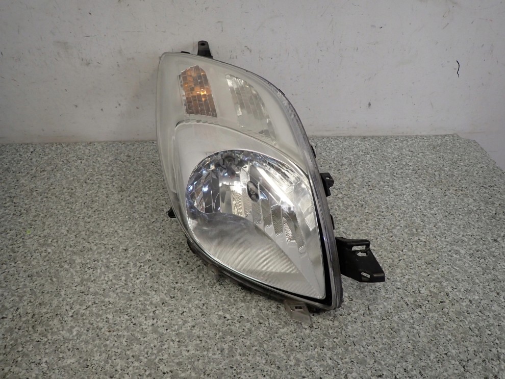 YARIS II 06-09 LAMPA PRZEDNIA PRAWA REFLEKTOR EU 1/9