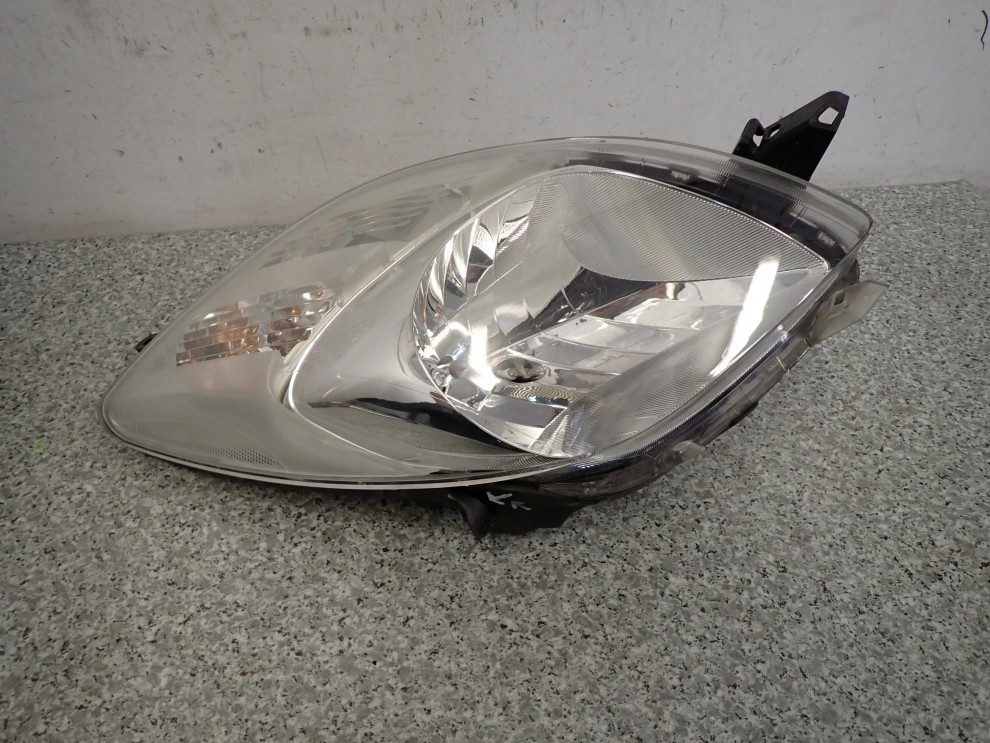 YARIS II 06-09 LAMPA PRZEDNIA PRAWA REFLEKTOR EU 8/9