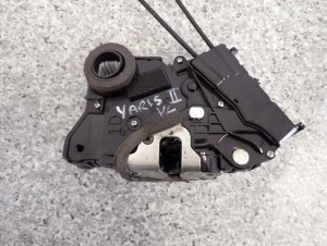 TOYOTA YARIS II 5d 06-11 ZAMEK DRZWI PRZEDNI LEWY 4/6 MINIATURA