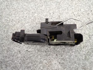 HYUNDAI MATRIX 02-10 ZAMEK PRZEDNI PRAWY 3/5 MINIATURA