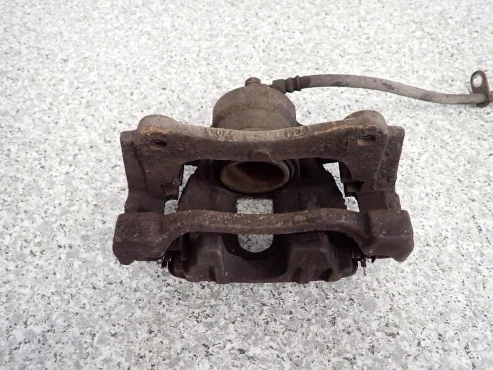 TOYOTA COROLLA VERSO 04-08 ZACISK HAMULCOWY PRZEDNI PRAWY 3/4