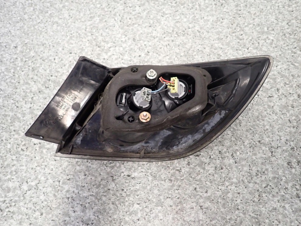 MAZDA 3 MAZDA3 HB 06- LAMPA TYLNA LEWA LIFT 6/7