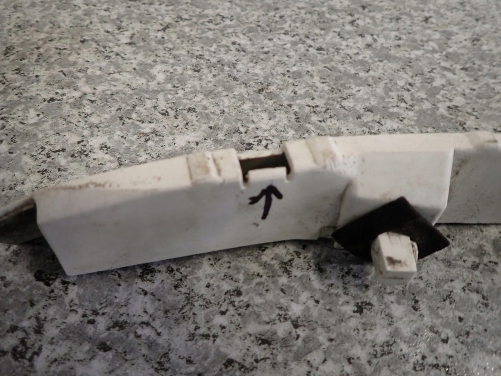 NISSAN ALMERA N16 03-06 ŚLIZG ZDERZAKA TYLNY LEWY 3/4