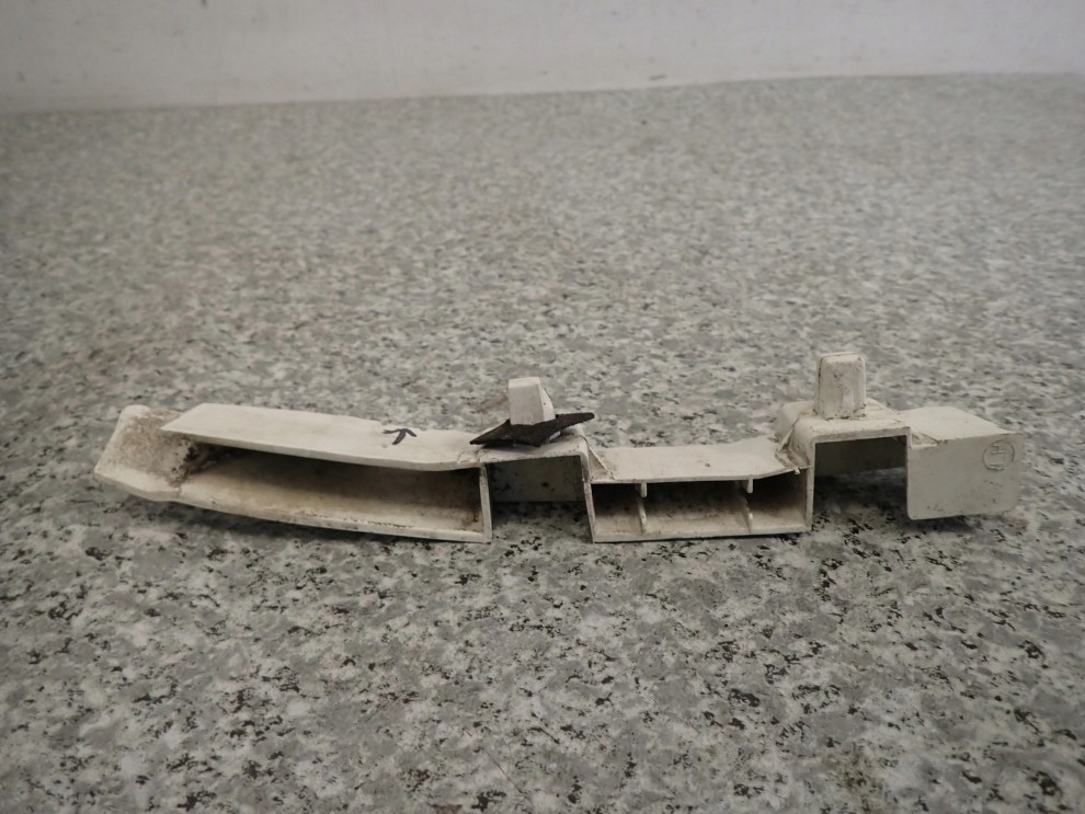 NISSAN ALMERA N16 03-06 ŚLIZG ZDERZAKA TYLNY LEWY 4/4