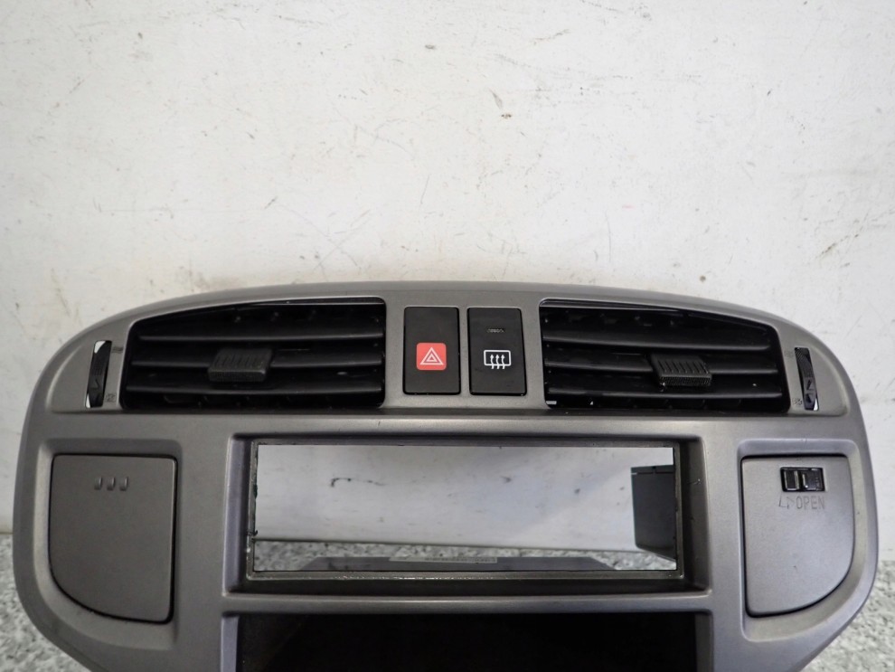 HYUNDAI MATRIX 02-10 PANEL NAWIEWU KRATKA RADIA 3/9