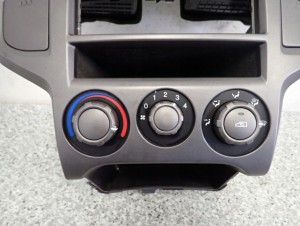 HYUNDAI MATRIX 02-10 PANEL NAWIEWU KRATKA RADIA 2/9 MINIATURA