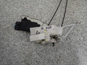 SUZUKI ALTO 09- PIXO ZAMEK DRZWI PRZEDNI LEWY 3/5 MINIATURA