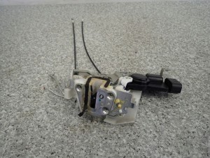 SUZUKI ALTO 09- PIXO ZAMEK DRZWI PRZEDNI LEWY 5/5 MINIATURA
