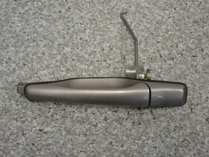 MITSUBISHI GRANDIS 03-11 KLAMKA TYLNA PRAWA 3/8 MINIATURA