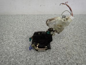 NISSAN ALMERA N16 00-06 ZAMEK DRZWI TYLNY LEWY 3/4 MINIATURA