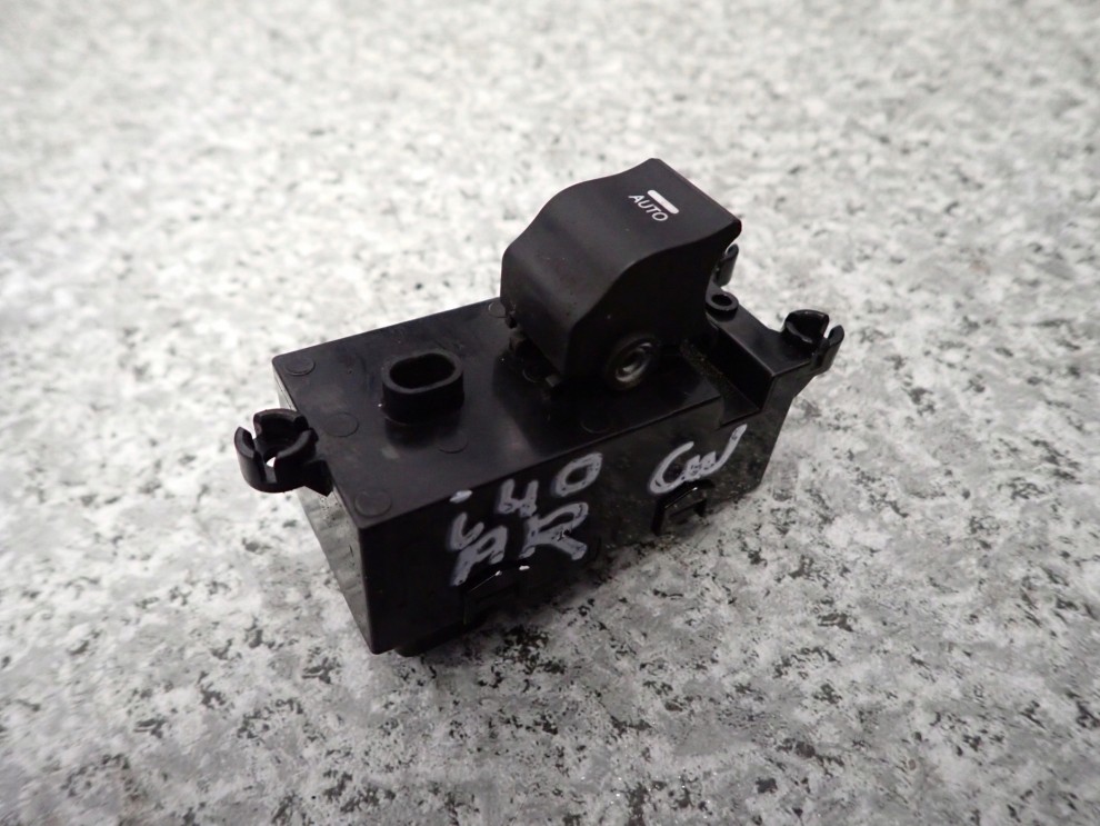 HYUNDAI i40 11-15 PANEL SZYBY TYLNY LEWY LUB PRAWY PRZYCISK 1/8
