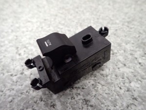 HYUNDAI i40 11-15 PANEL SZYBY TYLNY LEWY LUB PRAWY PRZYCISK 2/8 MINIATURA