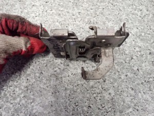 MITSUBISHI LANCER VIII 08- ZAMEK MASKI 2/3 MINIATURA