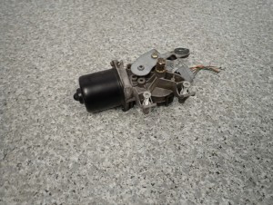 NISSAN ALMERA N16 03- SILNICZEK WYCIERACZEK PRZÓD