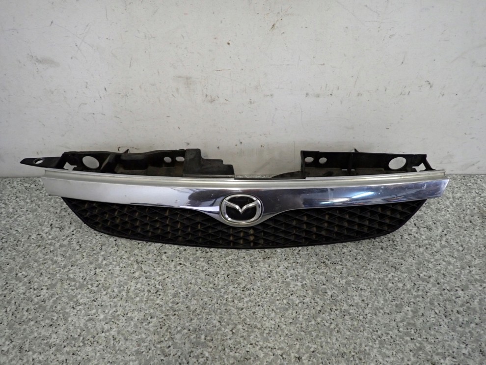MAZDA 323 BJ 97-00 ATRAPA GRILL ORYGINALNA 3/8