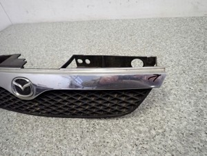 MAZDA 323 BJ 97-00 ATRAPA GRILL ORYGINALNA 4/8 MINIATURA