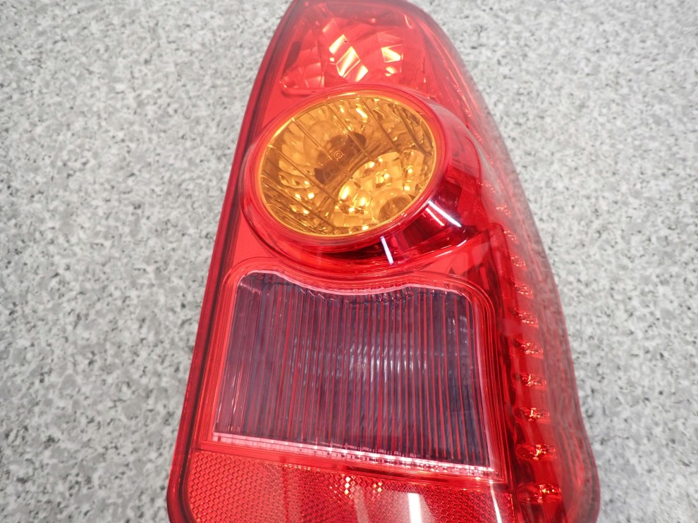 MITSUBISHI SPACE STAR 03- LAMPA TYLNA PRAWA LIFT 3/6