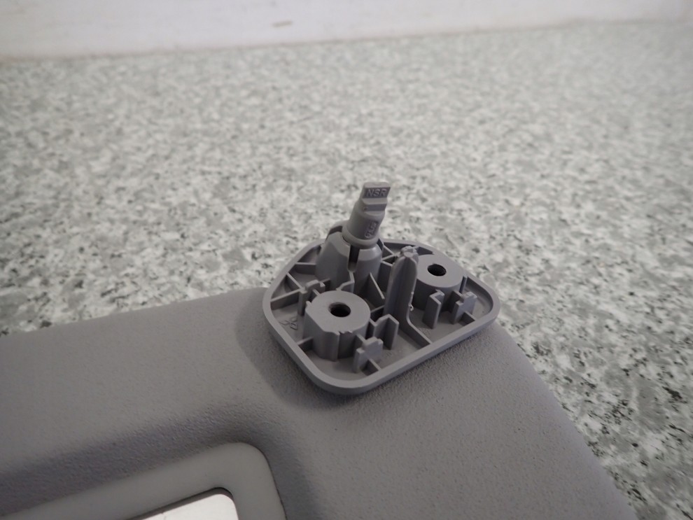 MITSUBISHI COLT 04- DASZEK PRZECIWSŁONECZNY PRAWY 2/3