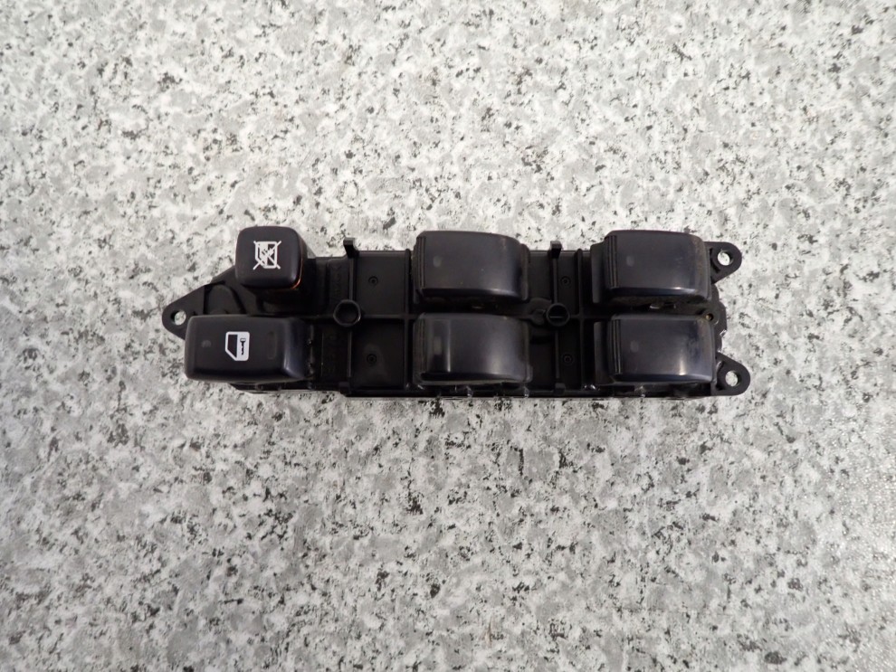 AVENSIS VERSO 01- PANEL SZYB PRZEDNI LEWY 1/4
