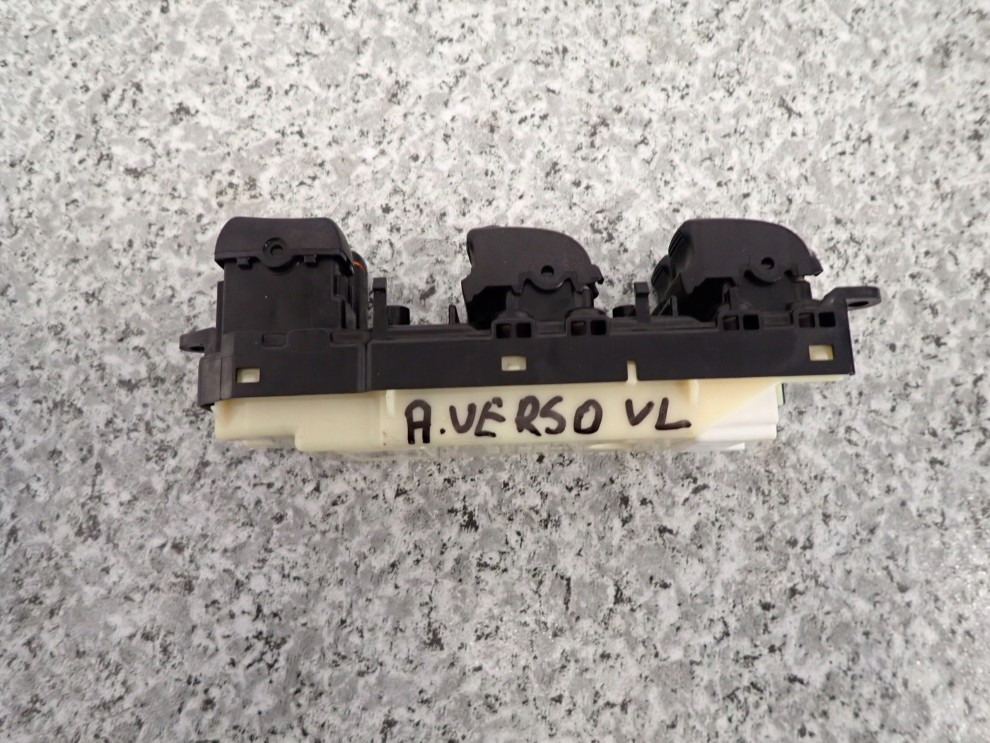 AVENSIS VERSO 01- PANEL SZYB PRZEDNI LEWY 2/4