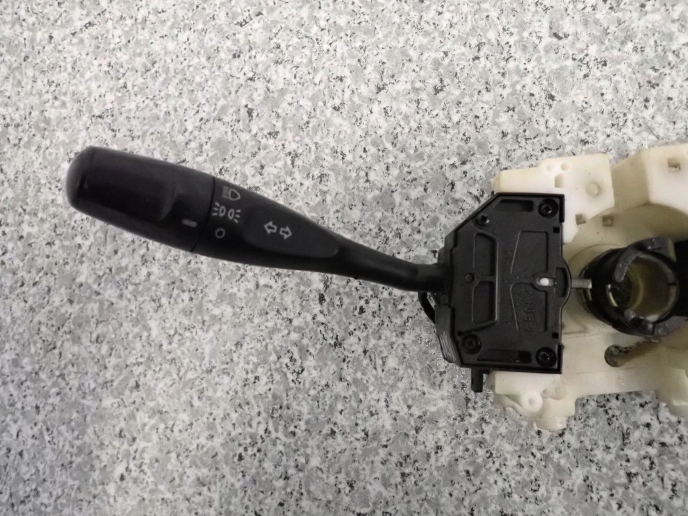 MITSUBISHI SPACE STAR PRZEŁĄCZNIK POD KIEROWNICE 2/4