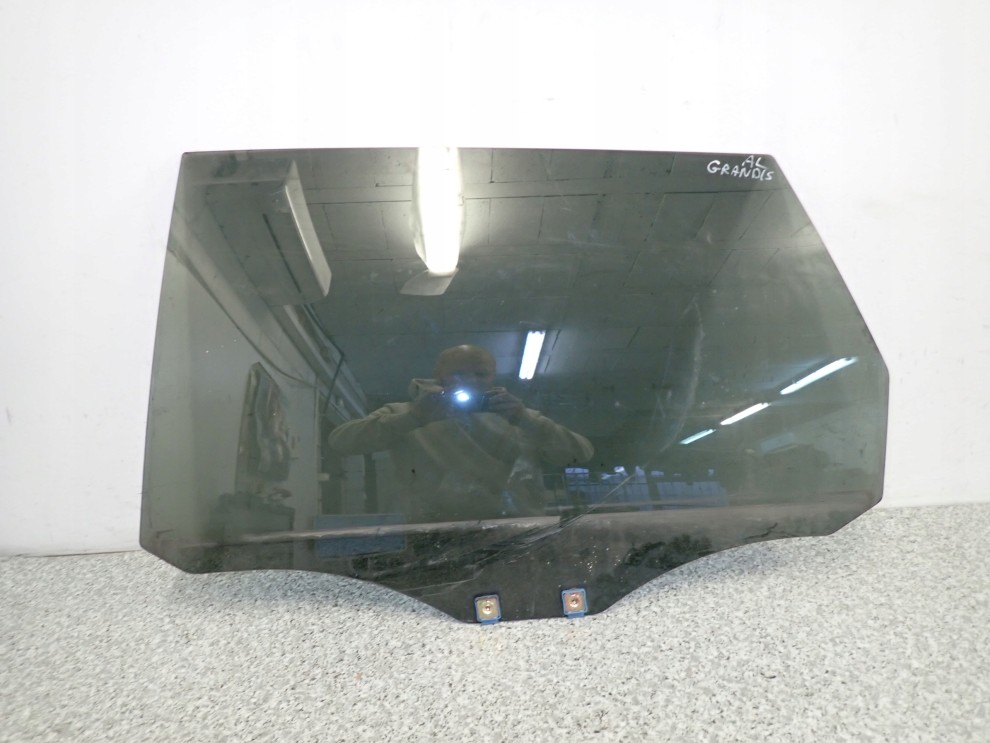 MITSUBISHI GRANDIS 03-11 SZYBA TYLNA LEWA 1/3