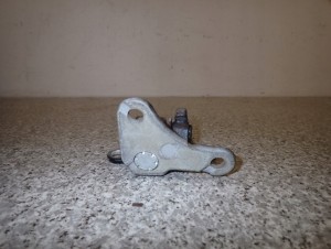 MITSUBISHI COLT 04- ZAWIAS DRZWI PRZEDNI PRAWY DOLNY 3/5 MINIATURA