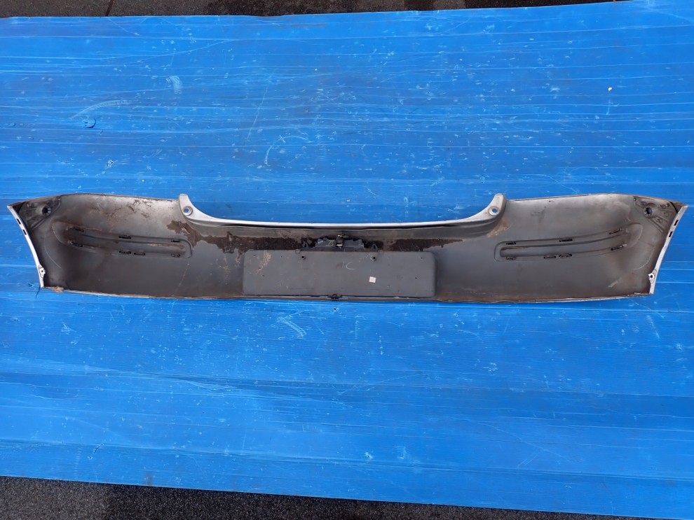 TOYOTA YARIS I FR 03-05 ZDERZAK TYLNY TYŁ 1E7 USZKODZONY 7/11