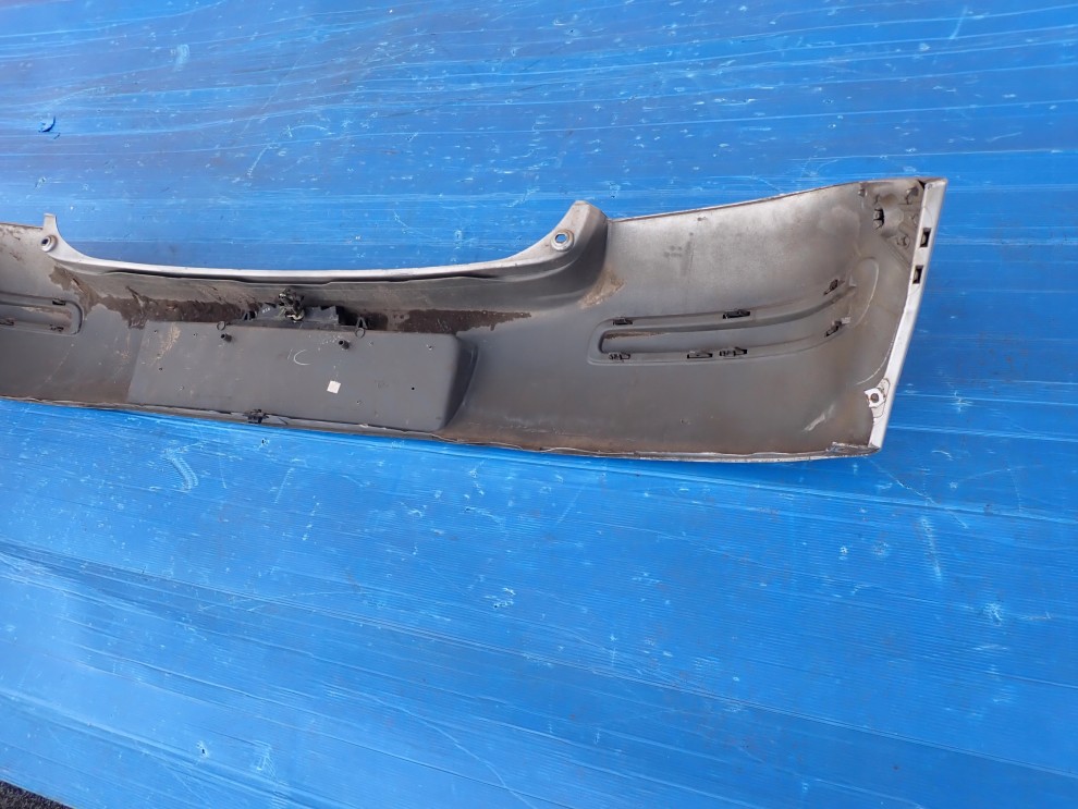 TOYOTA YARIS I FR 03-05 ZDERZAK TYLNY TYŁ 1E7 USZKODZONY 8/11