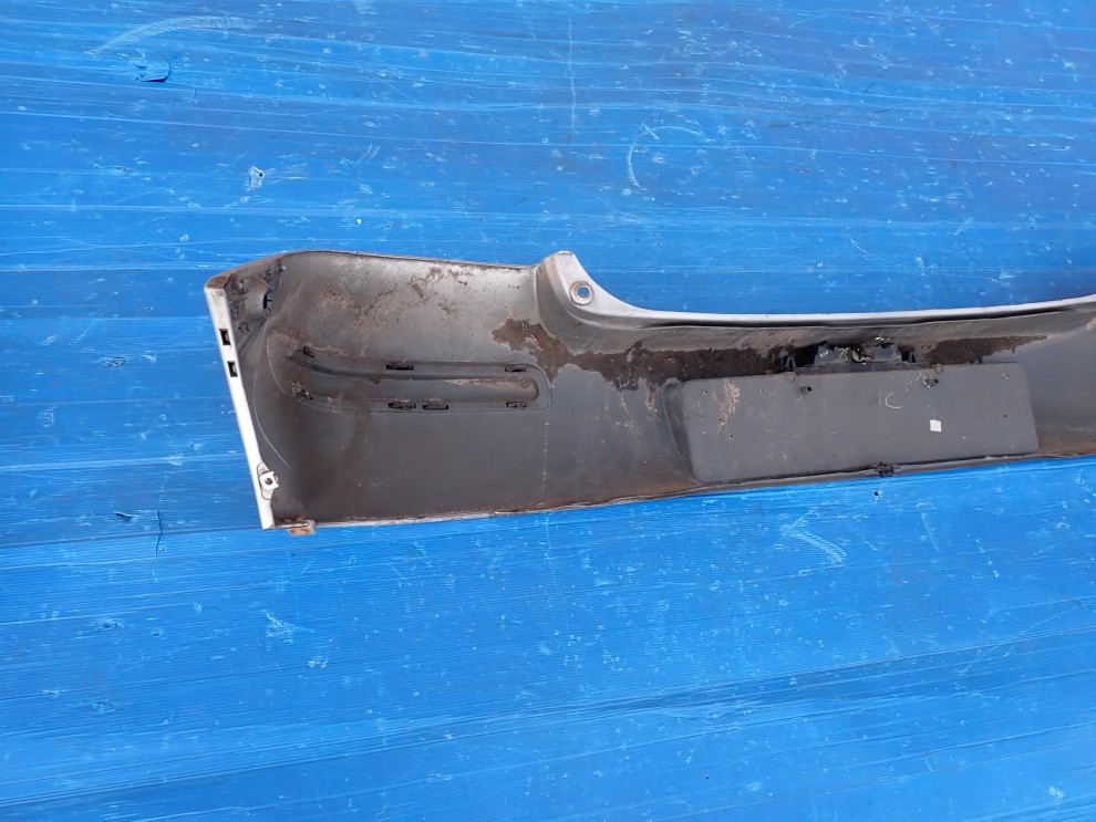 TOYOTA YARIS I FR 03-05 ZDERZAK TYLNY TYŁ 1E7 USZKODZONY 9/11