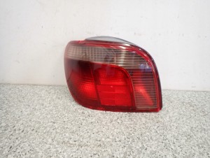 TOYOTA YARIS 99- LAMPA TYLNA LEWA JT