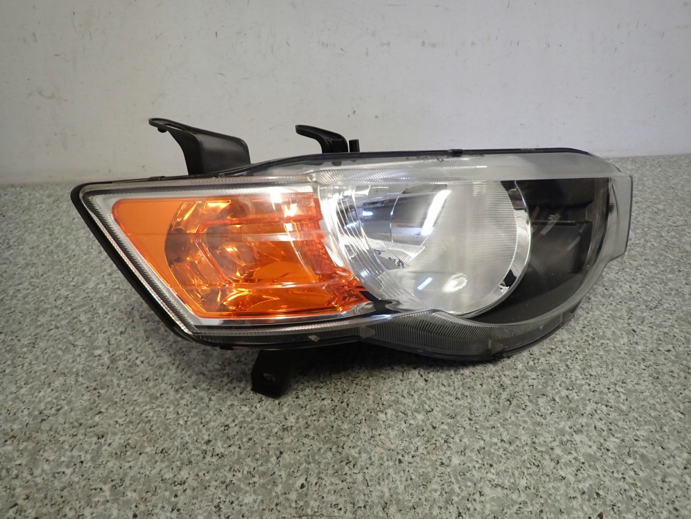 MITSUBISHI COLT 09-12 REFLEKTOR PRAWY LAMPA PRZÓD 3/7