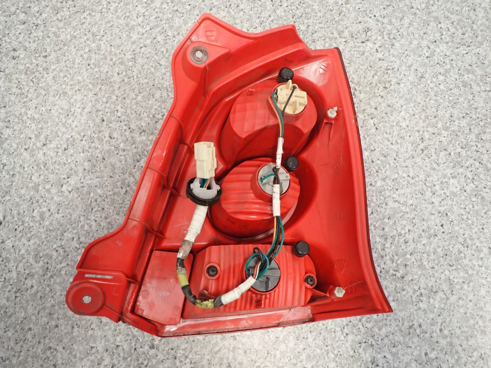 SUZUKI ALTO NISSAN PIXO 09- LAMPA TYLNA LEWA 4/4
