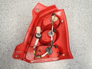 SUZUKI ALTO NISSAN PIXO 09- LAMPA TYLNA LEWA 4/4 MINIATURA