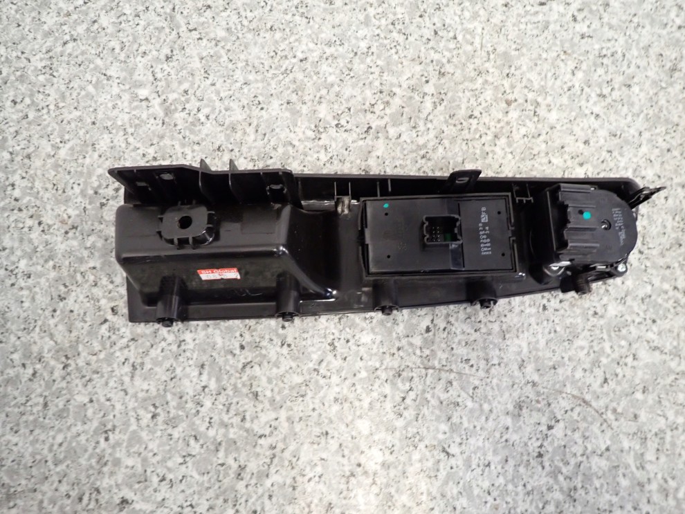 CHEVROLET CRUZE 08-12 PANEL SZYBY PRZEDNI LEWY 3/6