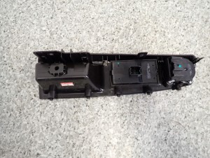 CHEVROLET CRUZE 08-12 PANEL SZYBY PRZEDNI LEWY 3/6 MINIATURA