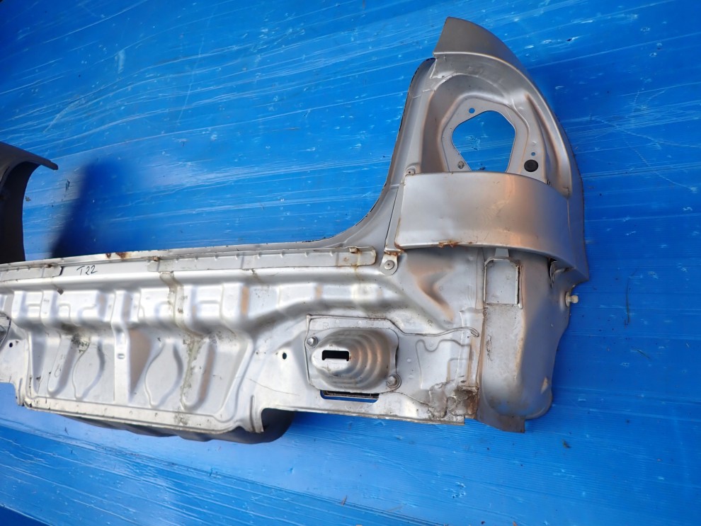 TOYOTA AVENSIS T22 4d 97-02 PAS TYLNY 3/10