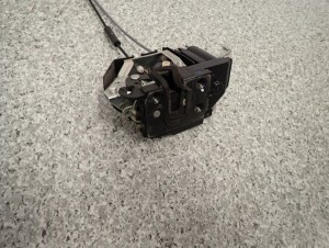 HYUNDAI i10 07-13 ZAMEK DRZWI PRZEDNI PRAWY 7/7 MINIATURA