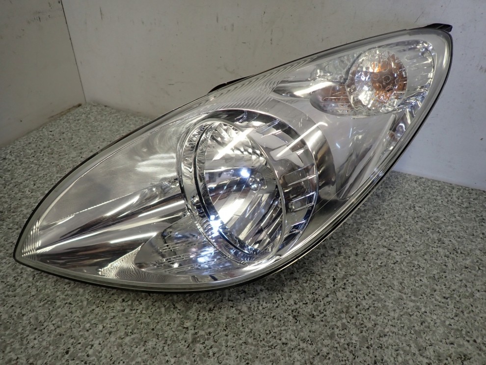 HYUNDAI i20 08-12 LAMPA PRZEDNIA LEWA 4/8