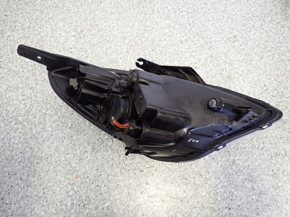 HYUNDAI i20 08-12 LAMPA PRZEDNIA LEWA 8/8