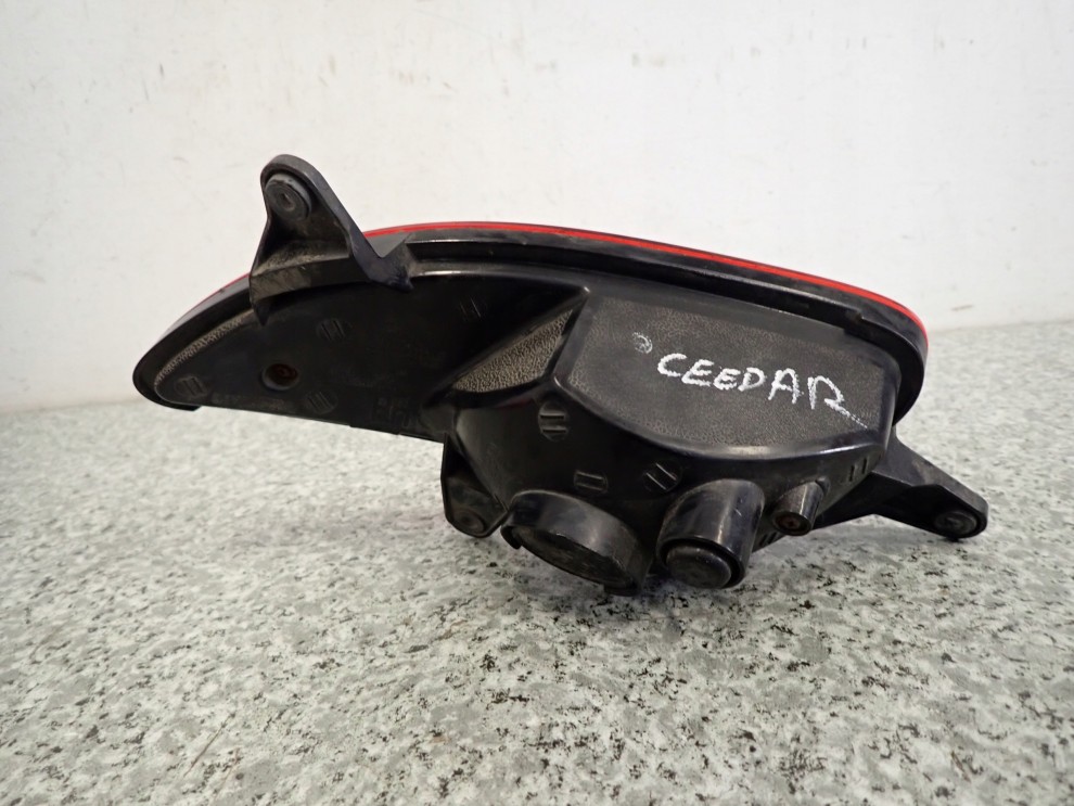 KIA CEED I HB 07-09 LAMPA TYLNA PRAWA W ZDERZAK ODBLASK 4/6