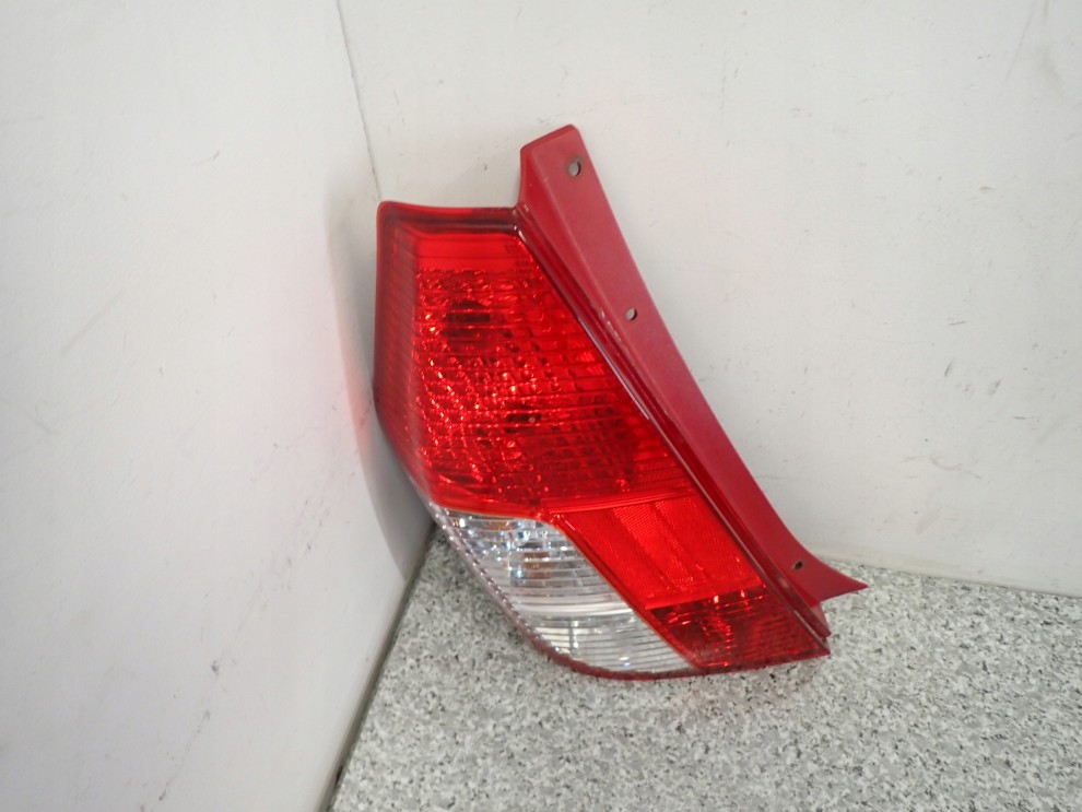 HYUNDAI i10 07-10 LAMPA TYLNA LEWA 3/5