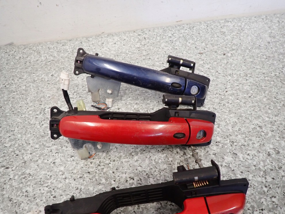 SUZUKI SWIFT MK6 04- KLAMKA PRZEDNIA LEWA KEYLESS 3/8
