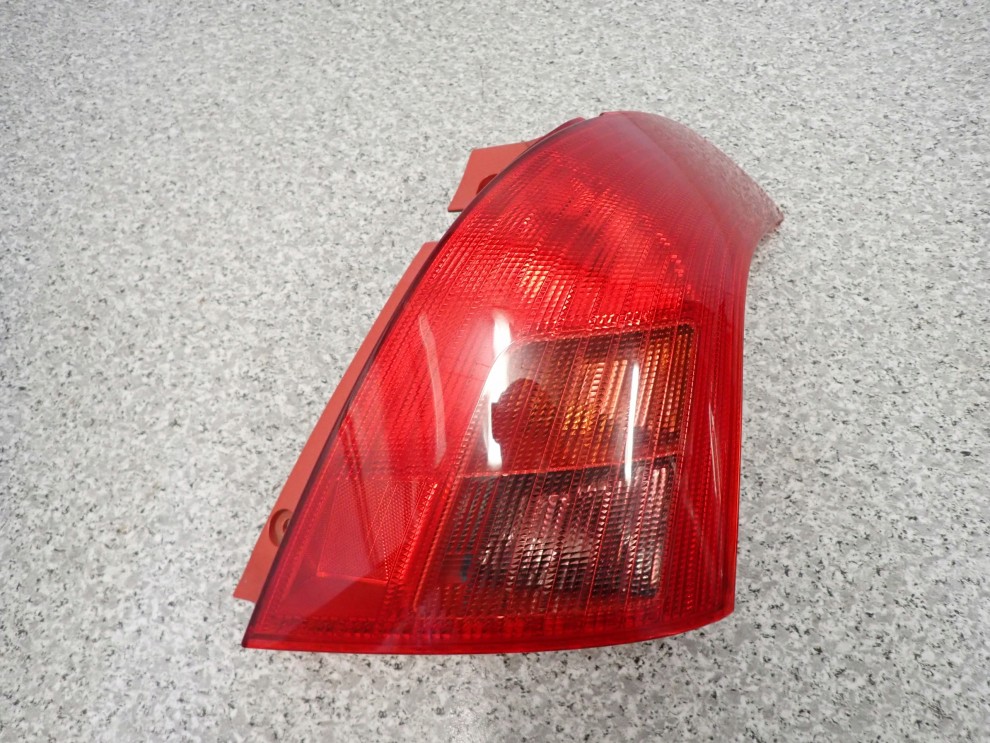 SUZUKI SWIFT MK6 04-07 LAMPA TYLNA PRAWA TYŁ 1/6