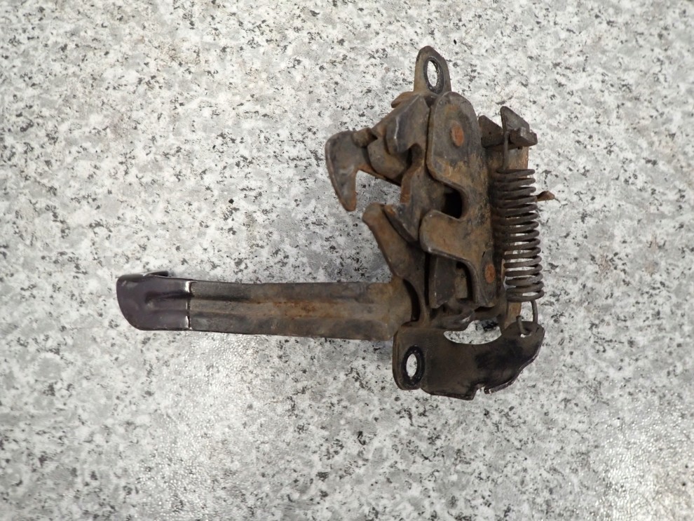 TOYOTA AURIS I 07-12 ZAMEK MASKI 2/2